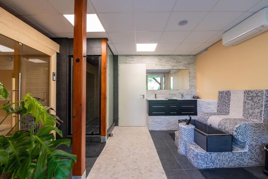 Wellness Studio Tiel Met Sauna En Jacuzzi Zewnętrze zdjęcie
